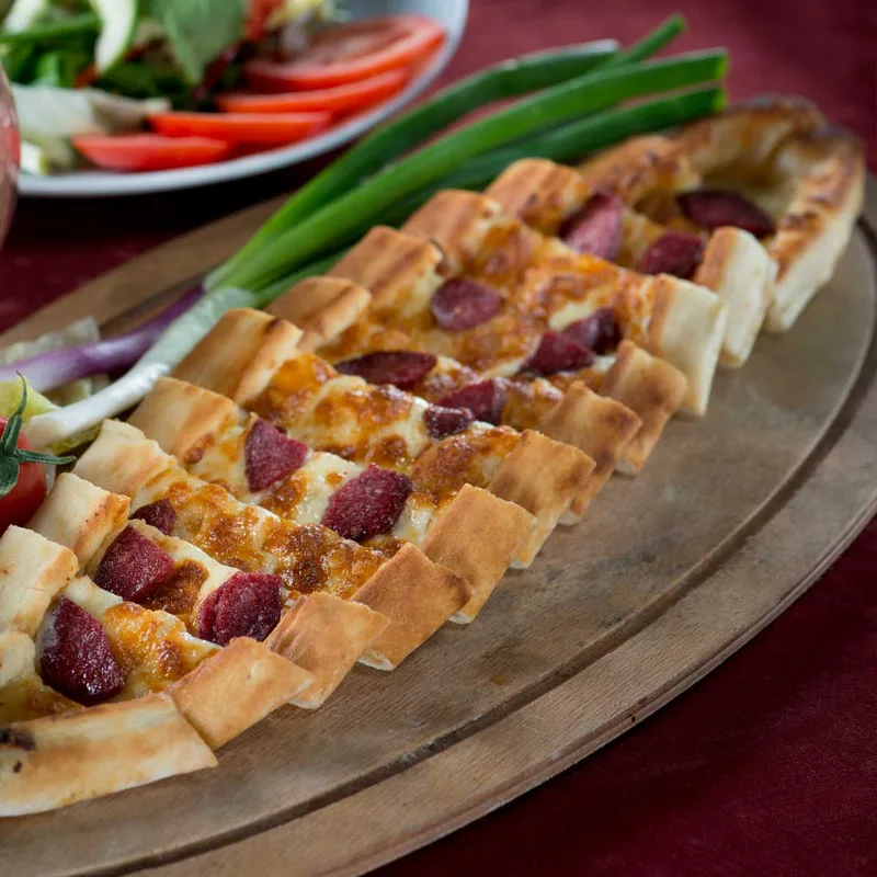 1,5 Kaşar Sucuklu Pide